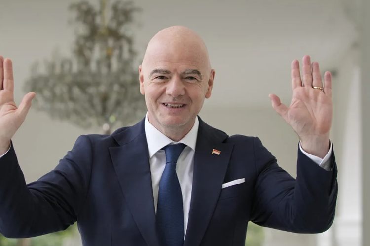 Gianni Infantino avalia fim da suspensão da Fifa à Rússia