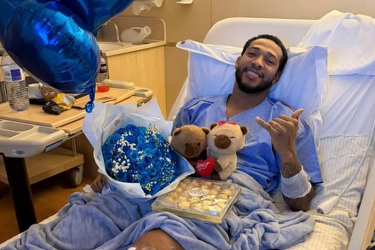 Ex-Corinthians, José Martínez é internado e passa por cirurgia em São Paulo