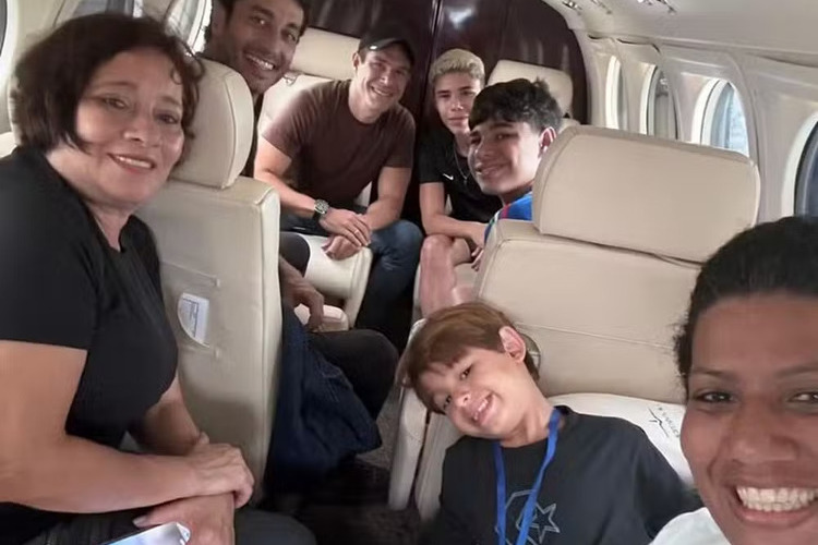 Marcos Buaiz/André Resende filhos e babas (Fonte: Instagram)