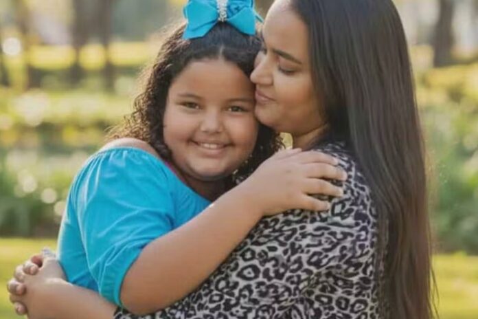 Naienny Sunamitha com a mãe Nathalia Moniza Naienny Sunamitha com a mãe Nathalia Moniza