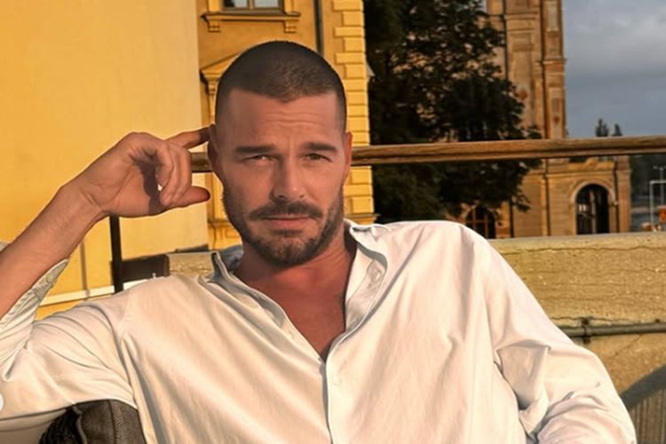 Ricky Martin chega solteiro para curtir o Rio no Carnaval 2026