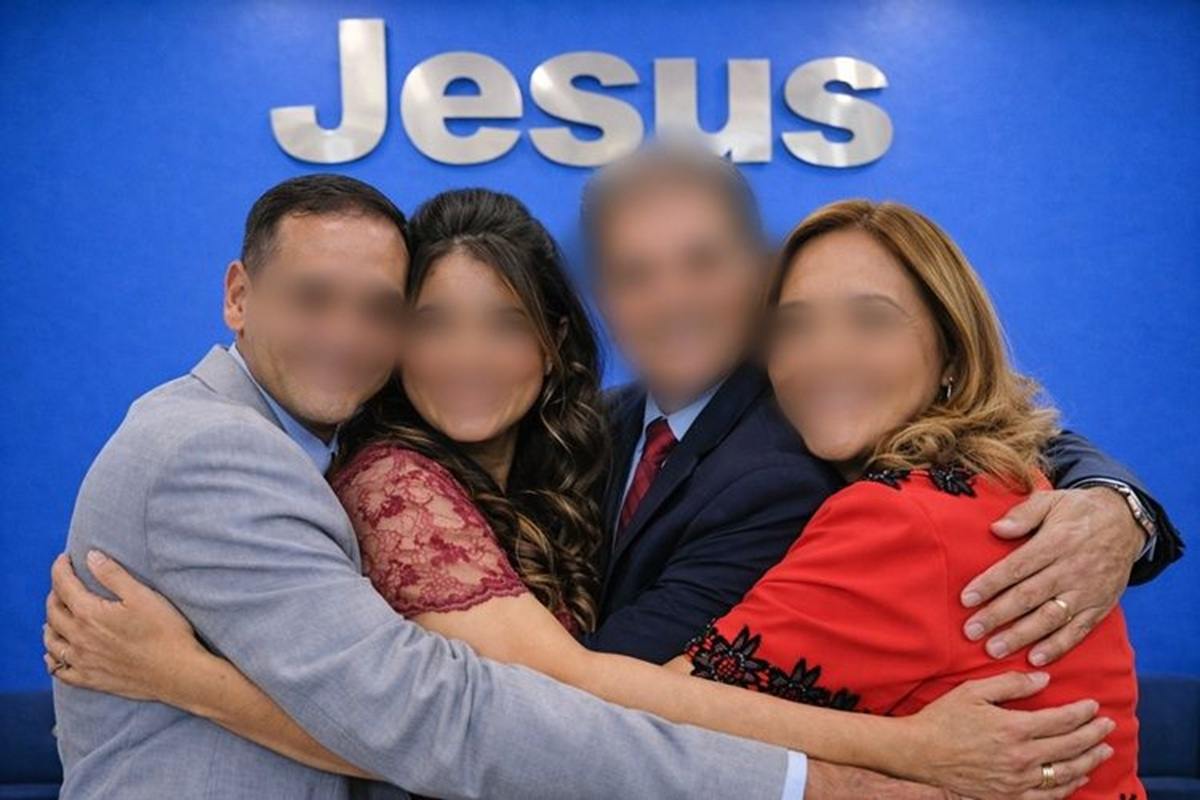 Filho, nora, pastor e esposa (Foto: Reprodução)