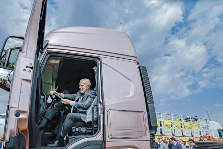 Lula toma medidas em prol dos caminhoneiros: “Movem o país”