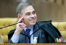André Mendonça se revolta e manda apagar críticas contra Flávio Bolsonaro