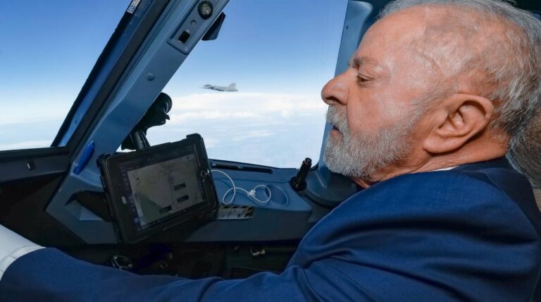 Avião de Lula é interceptado por Gripen supersônico e vídeo repercute