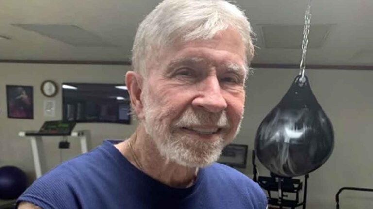 Antes de falecer, Chuck Norris apareceu ao lado da esposa e deixou mensagem ao público