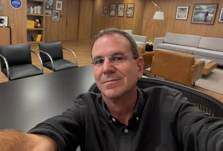 Eduardo Paes deixa a Prefeitura do Rio para se candidatar ao Governo do Estado