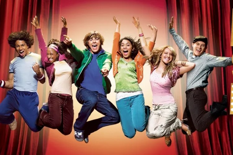 Ator de High School Musical quebra o silêncio e revela se é gay