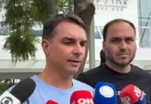 Flávio revela que Jair Bolsonaro ganhou festinha de aniversário no hospital