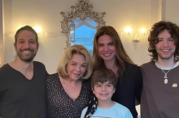 Luciana Gimenez e família Luciana Gimenez e família