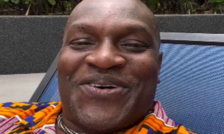 Jacaré, do ‘É o Tchan’, reaparece ao lado da esposa e dos filhos