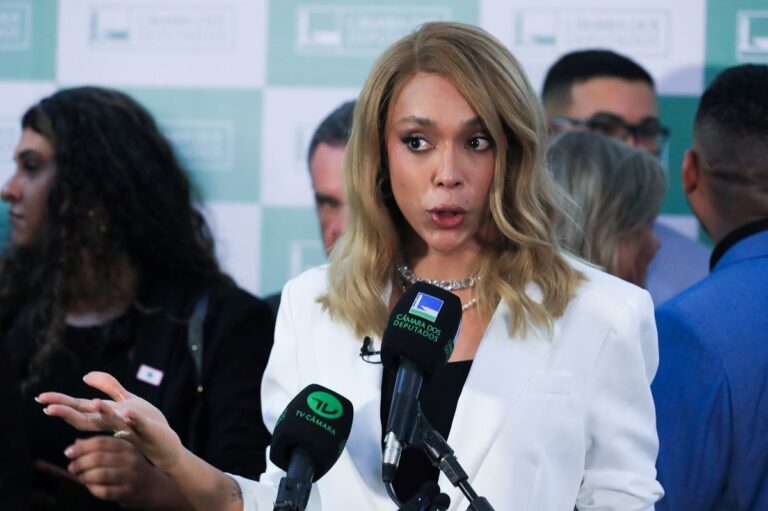 Erika Hilton aciona MP contra Ratinho por acusação de abuso