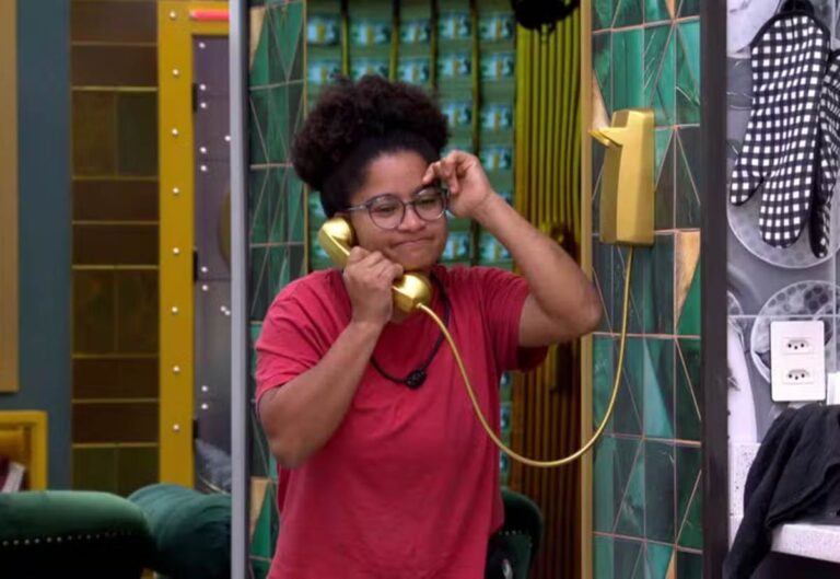 BBB26: Milena atende Big Fone:  “Atenção, preste bem atenção”