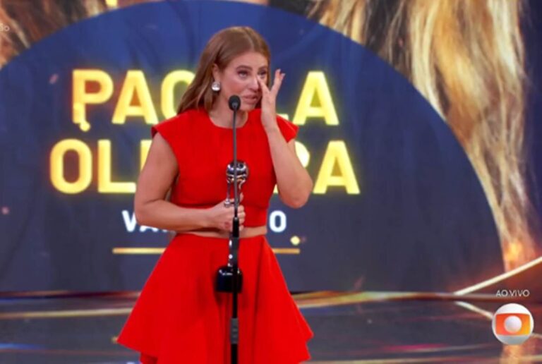 Paolla Oliveira se emociona ao vencer Melhores do Ano