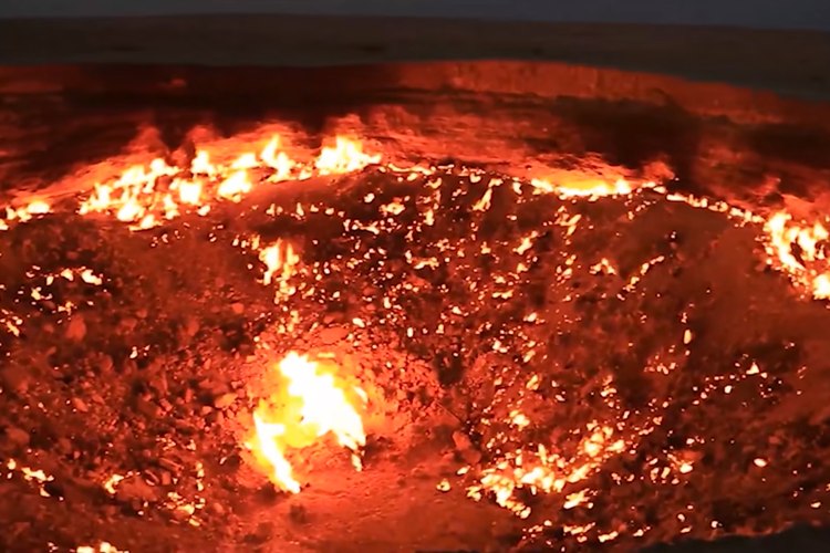 Você sábia? A Porta para o Inferno fica localizada no Karakum, no Turcomenistão