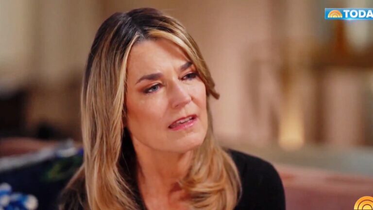 Apresentadora vai às lágrimas ao falar pela primeira vez sobre sequestro da mãe