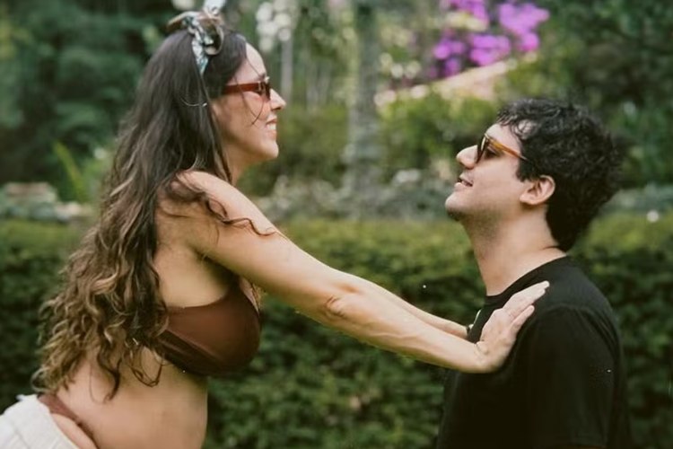 Thati Lopes e George Sauma falam da gravidez da primeira filha