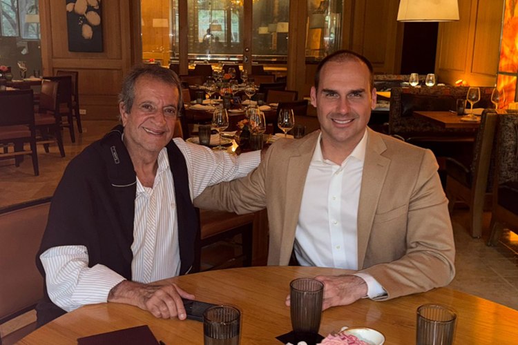 Valdemar Costa Neto revela detalhes de encontro com Eduardo Bolsonaro