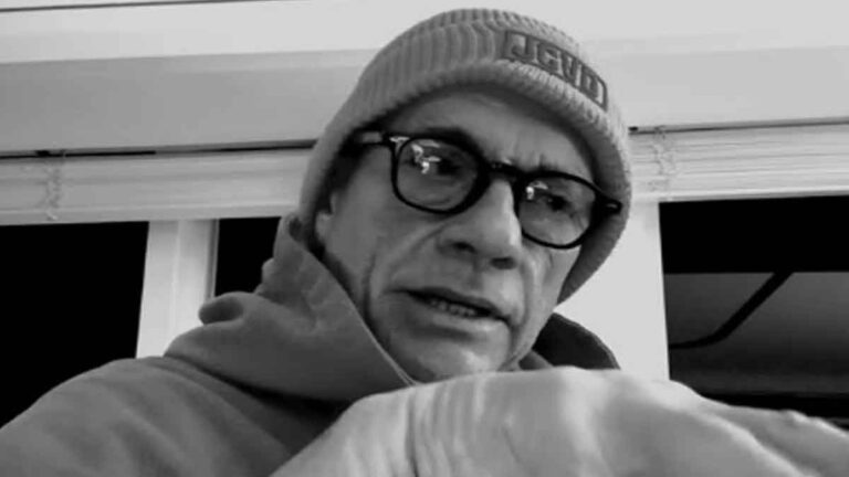 Jean-Claude Van Damme não segura emoção ao falar sobre morte: ‘Sempre respeitei’
