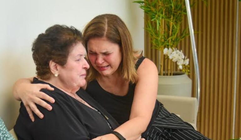 Familiares e amigos se despedem de Gerson Brenner em velório