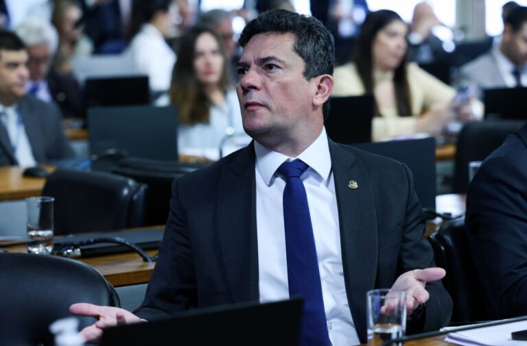 Moro gagueja com pergunta sobre Bolsonaro e se irrita: “E o Lula?”
