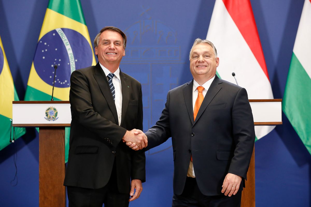 Presidente da República Jair Bolsonaro cumprimenta o Primeiro-ministro da Hungria, Viktor Mihály Orbán. (Alan Santos/PR)