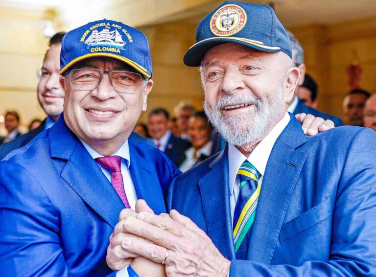 Fim do dólar? Petro detona Trump e pede a Lula o Pix na Colômbia