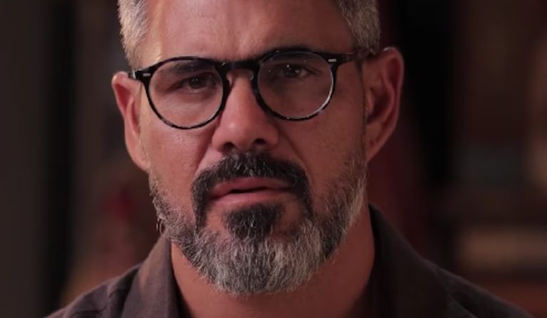Análise: Juliano Cazarré e o lucro da masculinidade tóxica