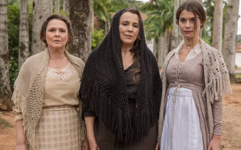 Elenco de ‘Além do Tempo’ celebra retorno da novela à TV Globo