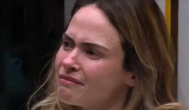 BBB26: Ana Paula fica aos prantos ao rever trajetória no reality e comove