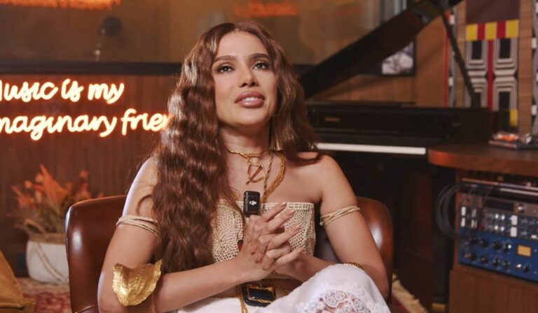Anitta rebate críticas de que teria voltado ao Brasil após fracasso internacional