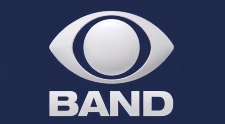 Repórter anuncia saída da Band e desabafa: “Dois anos de muito trabalho”