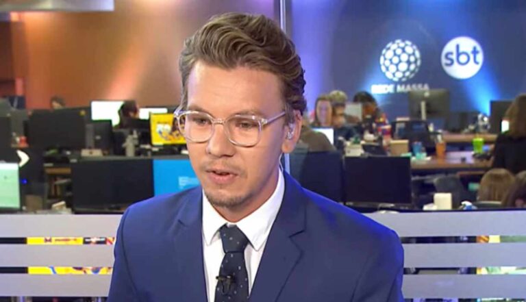 Apresentador do SBT recebe notícia da morte do avô ao vivo e atitude comove