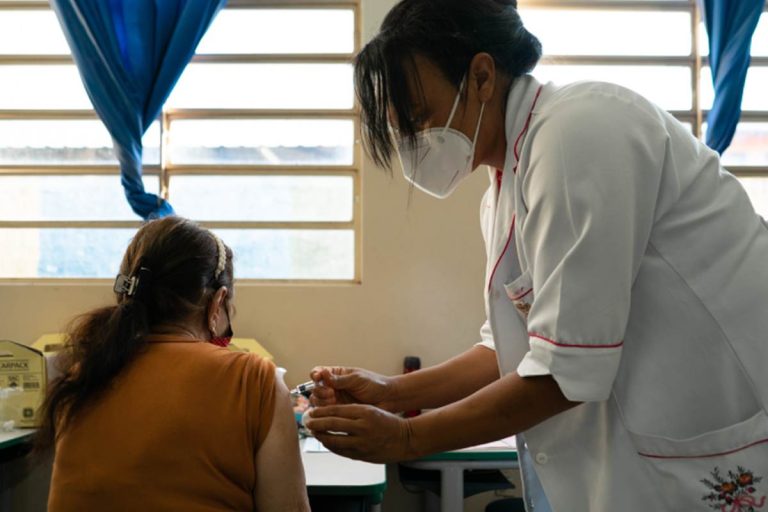 Instituto Butantan busca voluntários para testar vacina contra a gripe