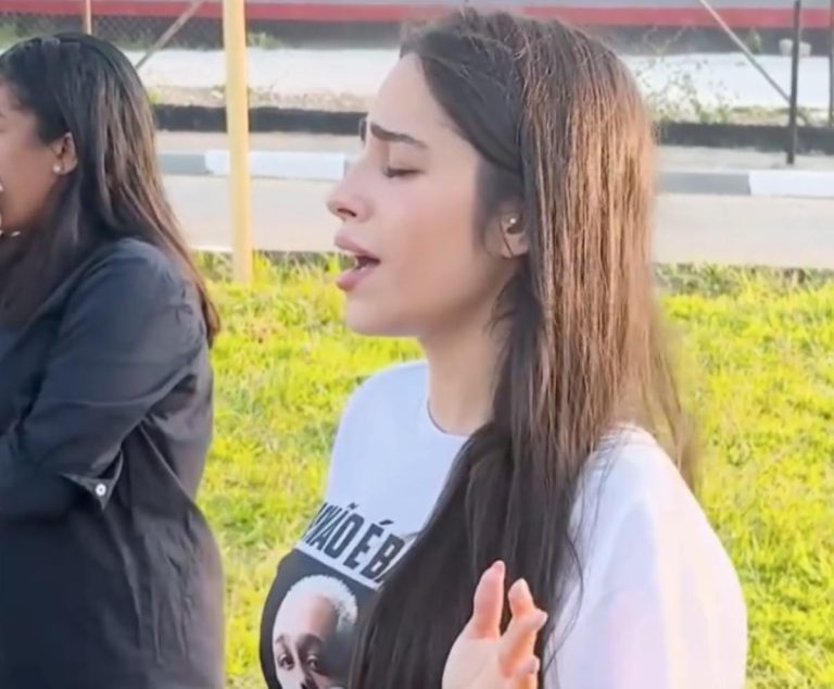 Louvor e confusão! Culto de esposa de Ryan na porta da cadeia termina em agressão