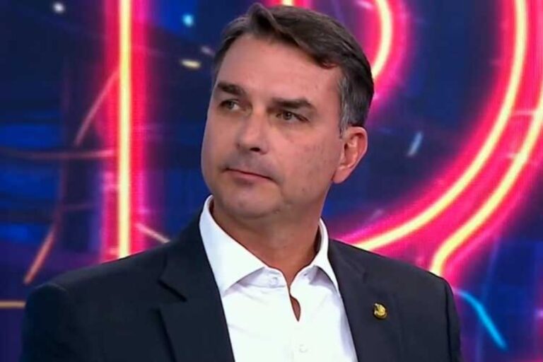Dias após compartilhar texto do amigo, Flávio Bolsonaro não quebra o silêncio sobre Ciro Nogueira