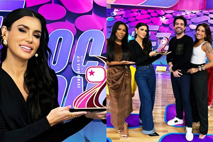 Fofocalizando recebe troféu do Prêmio Área VIP 2025 Fofocalizando recebe troféu do Prêmio Área VIP 2025