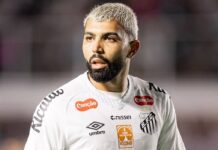 Gabigol surge de sunga e volume leva fãs ao delírio