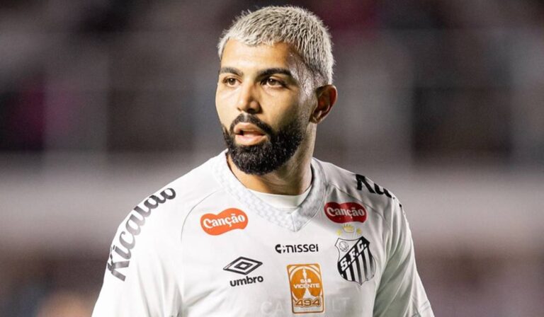 Gabigol surge de sunga e volume leva fãs ao delírio