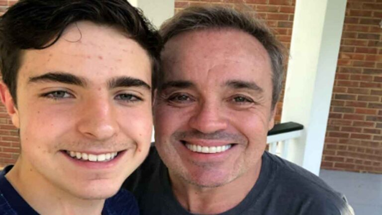 João Augusto, filho de Gugu Liberato, faz desabafo ao lembrar do pai: ‘O tempo passa’
