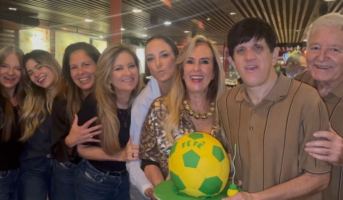 Helô Pinheiro e familia (Fonte: Redes Sociais)