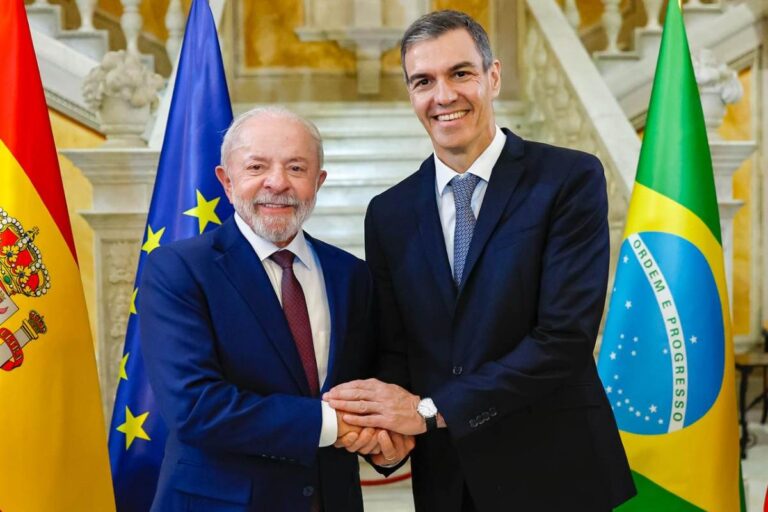 Lula é recebido com pompa em Barcelona e faz grande anúncio