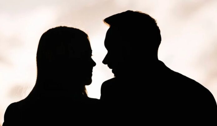 Homem e mulher - silhueta / Reprodução