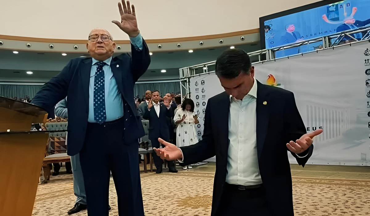 Flávio Bolsonaro e pastor