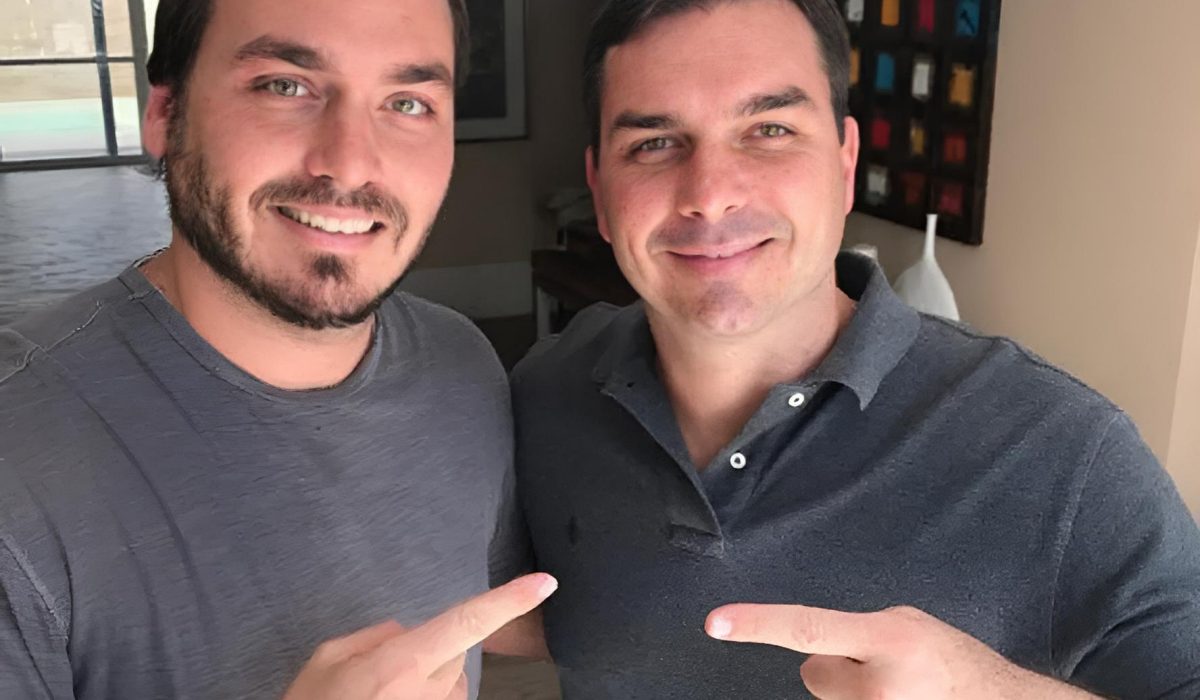 Carlos e Flávio Bolsonaro