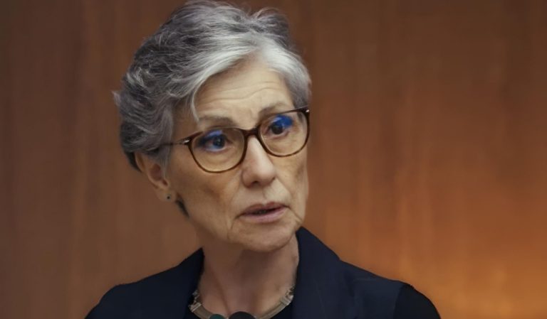 Cássia Kis é denunciada ao MP após episódio em banheiro