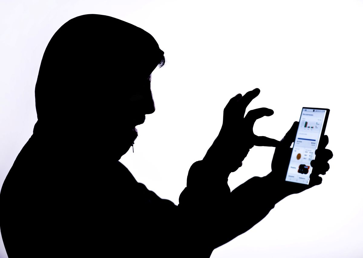 Golpes feitos pelo telefone celular. Crime cibernético, Fake news, cyber crime, golpe, fraude, Fraude bancária Golpes feitos pelo telefone celular. Crime cibernético, Fake news, cyber crime, golpe, fraude, Fraude bancária. Foto: Joédson Alves/Agência Brasil