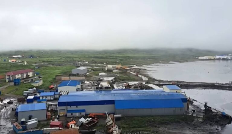 Terremoto de magnitude 7,5 atinge a costa nordeste do Japão e provoca alerta de tsunami