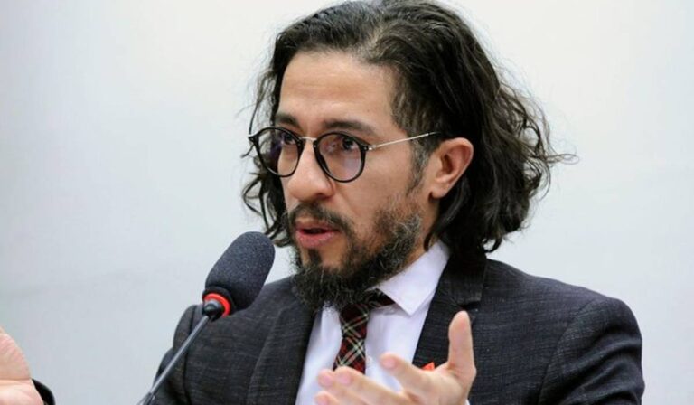 Após volta do exílio, Jean Wyllys não se cala e detona Leda Nagle