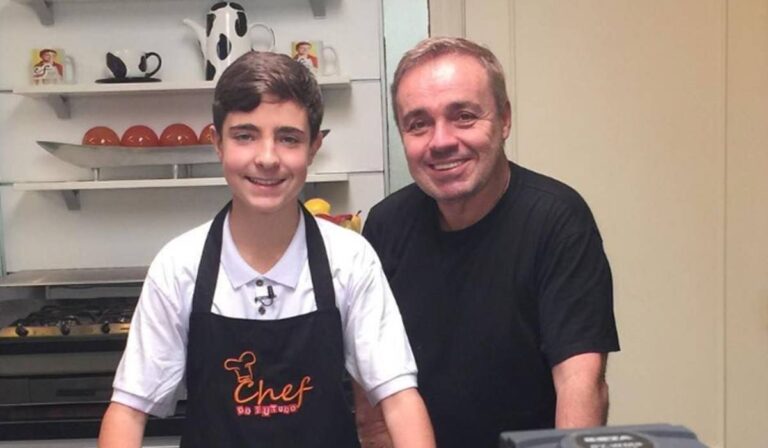 João Liberato leva o Brasil às lágrimas ao prestar homenagem a Gugu